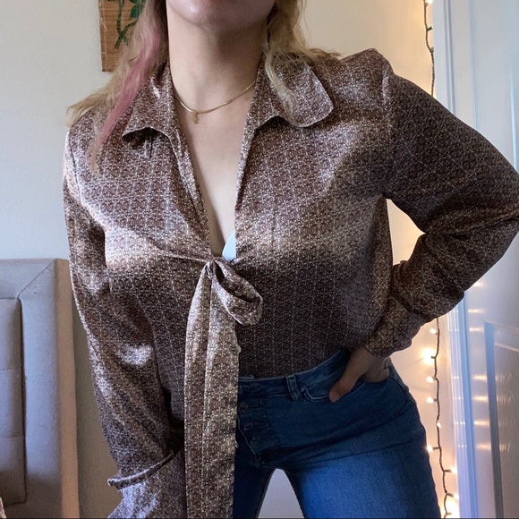 Apostrophe Vintage Satin Button-Up - Picture 5 of 5